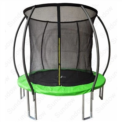 बाड़े के साथ इनग्राउंड ट्रैम्पोलिन